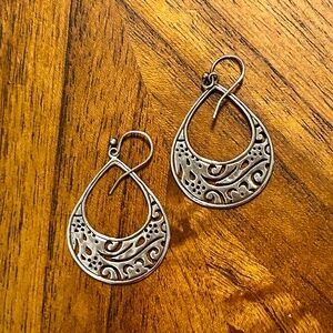 Silpada sterling silver cut out earrings W1782 RETIRED